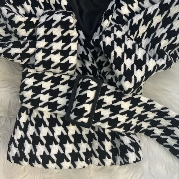 Charlotte Russe Black and White Houndstooth Blazer - Picture 3 of 7